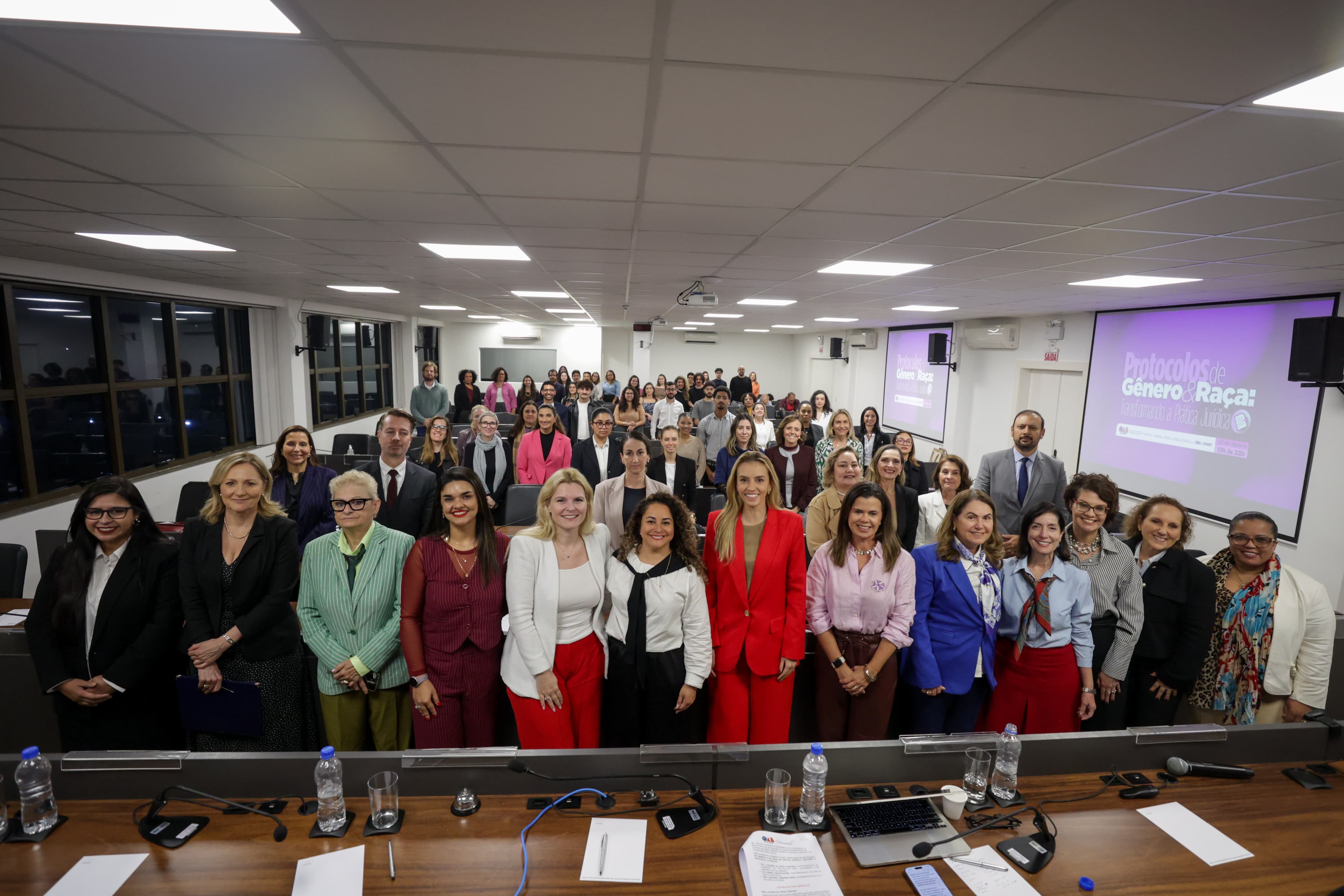 OAB/SC promove debate sobre protocolos de gênero e raça na prática jurídica.